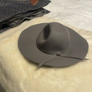 Wool light grey hat